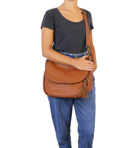 TL141110 – TL Bag - Soft leren shoulder bag with tassel detail