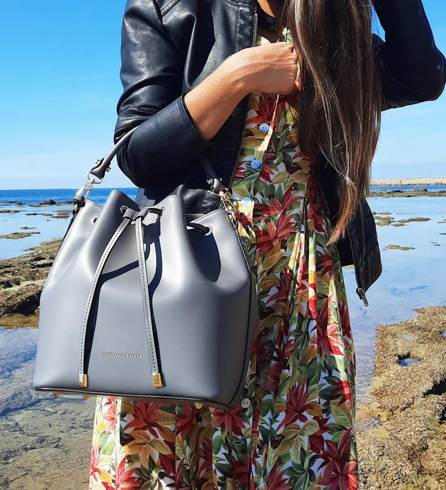 TL141531 – Vittoria - leren bucket bag