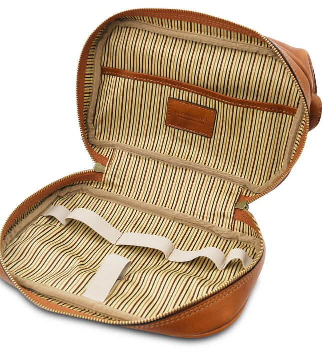 TL142204 – Jacob - leren toilet bag